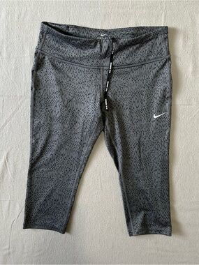 Nike Black and Gray Pattern Dri-FIT Cropped Leggings Athletic Running Women M